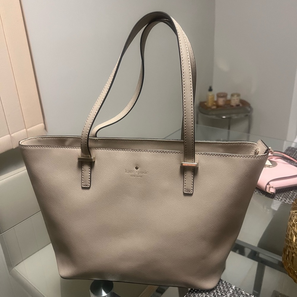Kate Spade Tan Tote Bag Elegant And Functional - image 3